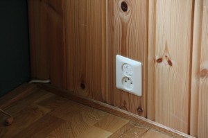 20100912_panel4 The sockets can stay as they are, then. Goody.