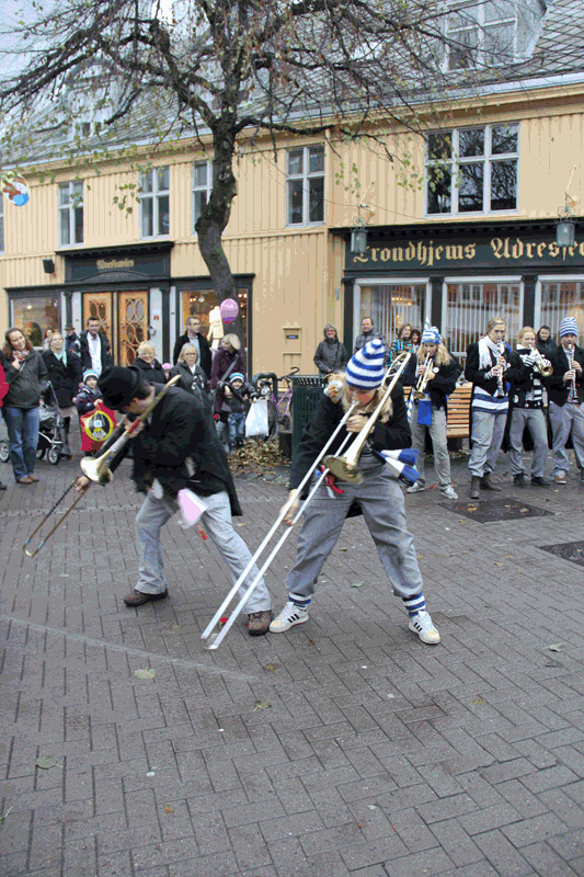 20101030_strindens_anim Antics. And music.