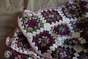 20110425_grannysquares1 Edging started