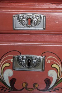 20110508_skatoll3 One drawer has a fake lock, the rest are real.